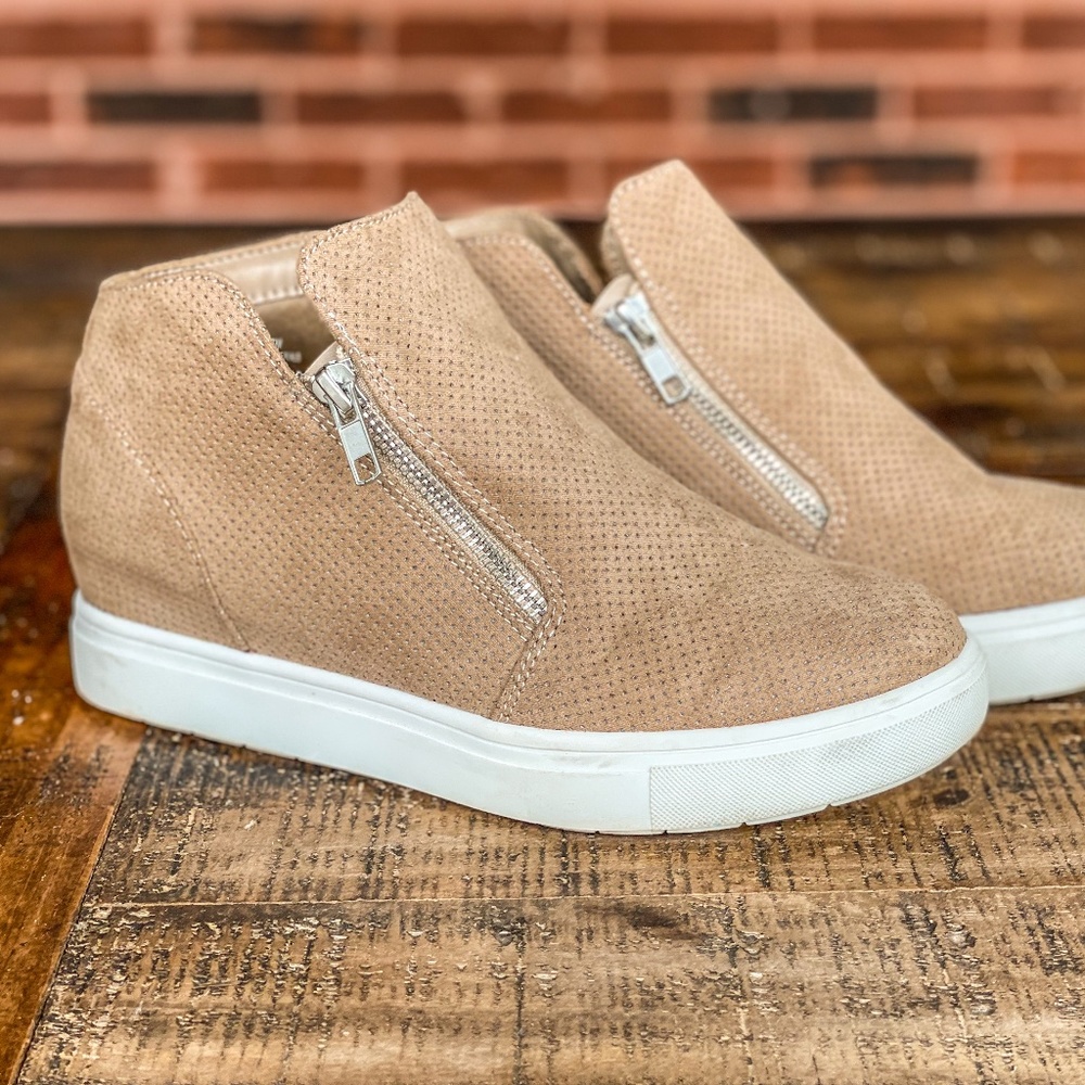 Women's Wedge Sneaker Size 7 Tan